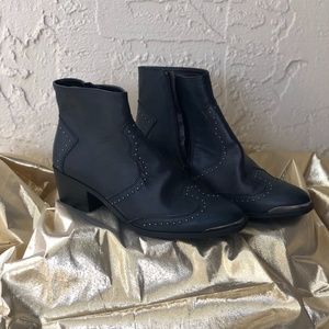 Universal Thread Booties